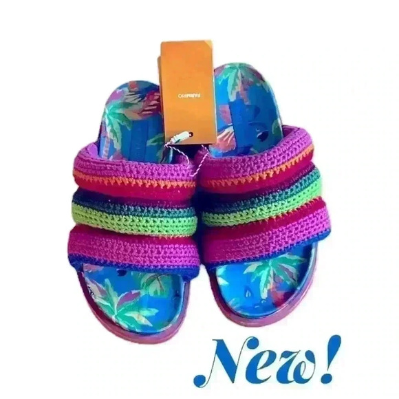 NWT Farm Rio Slides. Adorable and super comfortable! - Picture 1 of 4